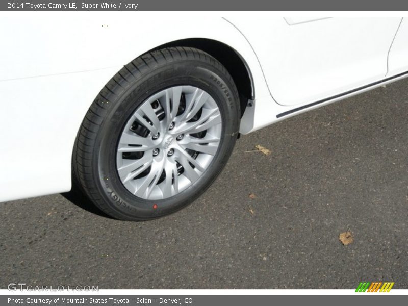 Super White / Ivory 2014 Toyota Camry LE
