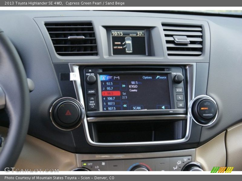 Cypress Green Pearl / Sand Beige 2013 Toyota Highlander SE 4WD