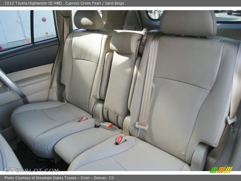 Cypress Green Pearl / Sand Beige 2013 Toyota Highlander SE 4WD