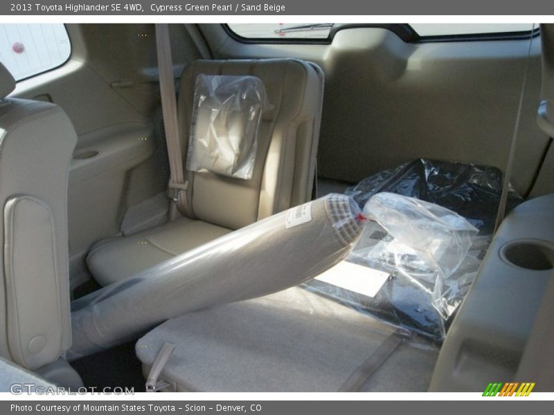 Cypress Green Pearl / Sand Beige 2013 Toyota Highlander SE 4WD