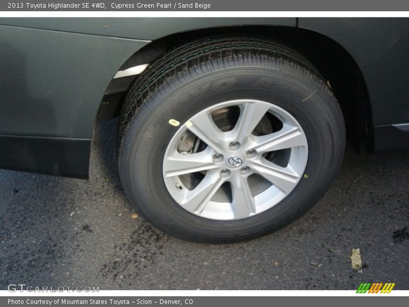 Cypress Green Pearl / Sand Beige 2013 Toyota Highlander SE 4WD