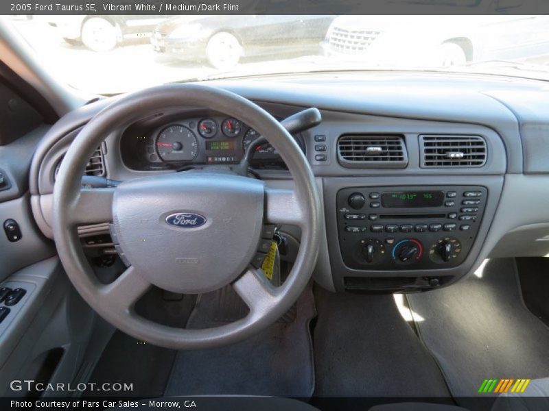 Vibrant White / Medium/Dark Flint 2005 Ford Taurus SE