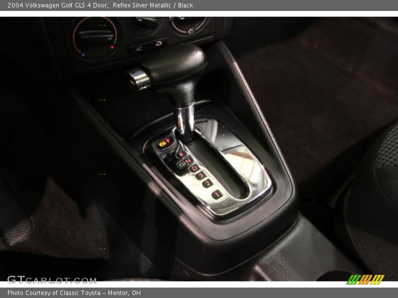 Reflex Silver Metallic / Black 2004 Volkswagen Golf GLS 4 Door