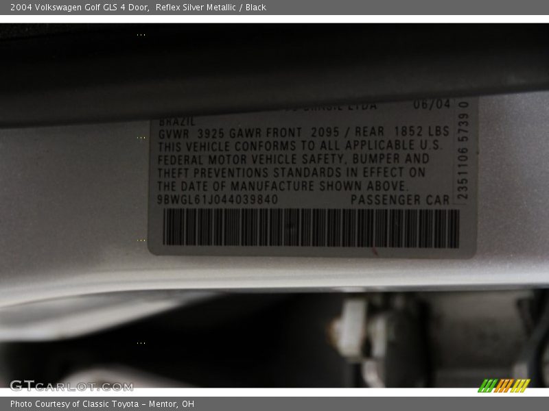 Reflex Silver Metallic / Black 2004 Volkswagen Golf GLS 4 Door