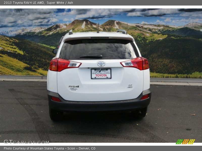Super White / Ash 2013 Toyota RAV4 LE AWD
