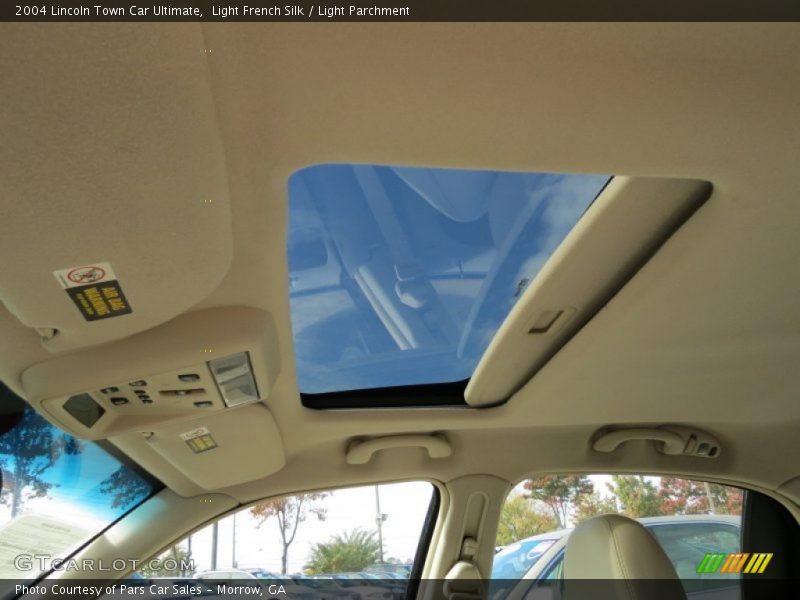Light French Silk / Light Parchment 2004 Lincoln Town Car Ultimate