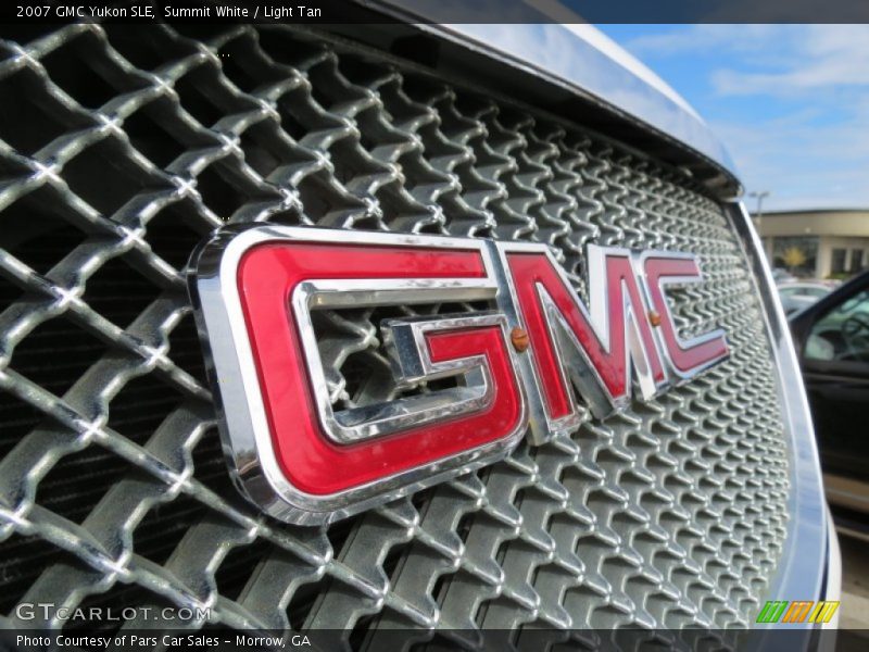 Summit White / Light Tan 2007 GMC Yukon SLE