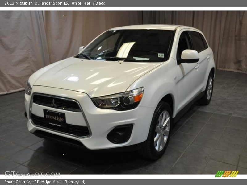White Pearl / Black 2013 Mitsubishi Outlander Sport ES