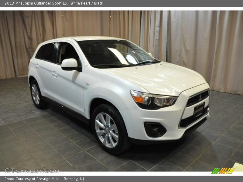 White Pearl / Black 2013 Mitsubishi Outlander Sport ES