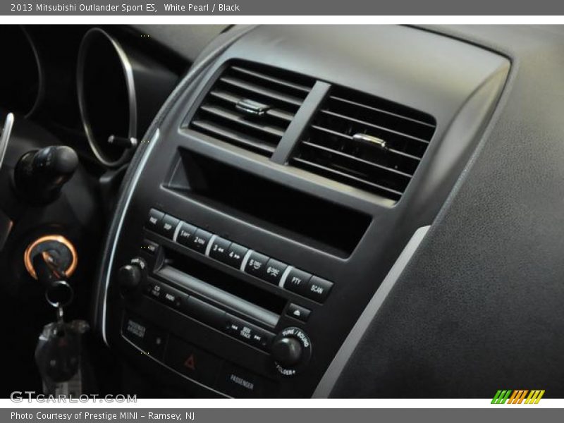 White Pearl / Black 2013 Mitsubishi Outlander Sport ES