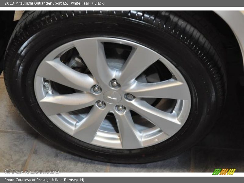 White Pearl / Black 2013 Mitsubishi Outlander Sport ES