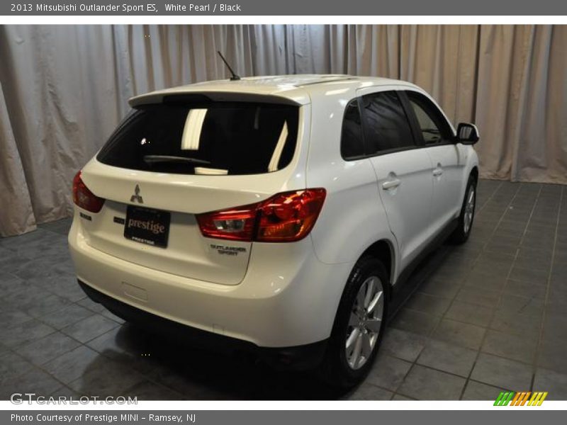White Pearl / Black 2013 Mitsubishi Outlander Sport ES