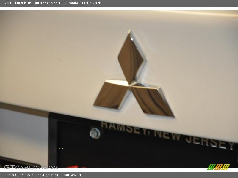 White Pearl / Black 2013 Mitsubishi Outlander Sport ES