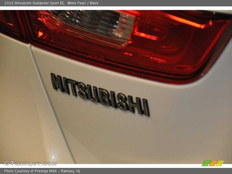 White Pearl / Black 2013 Mitsubishi Outlander Sport ES
