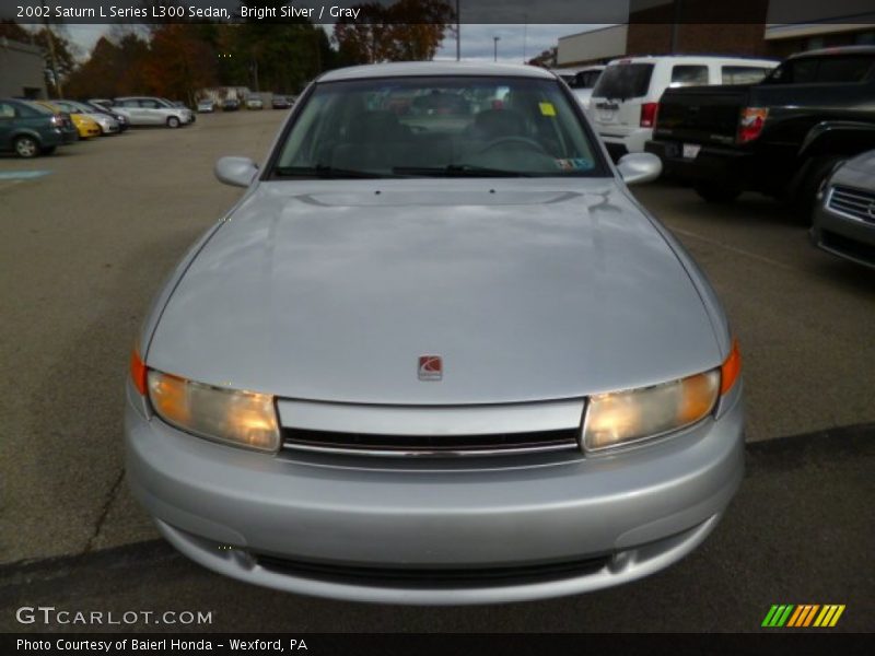 Bright Silver / Gray 2002 Saturn L Series L300 Sedan