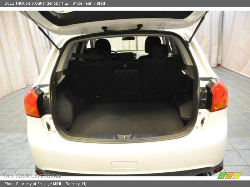 White Pearl / Black 2013 Mitsubishi Outlander Sport ES