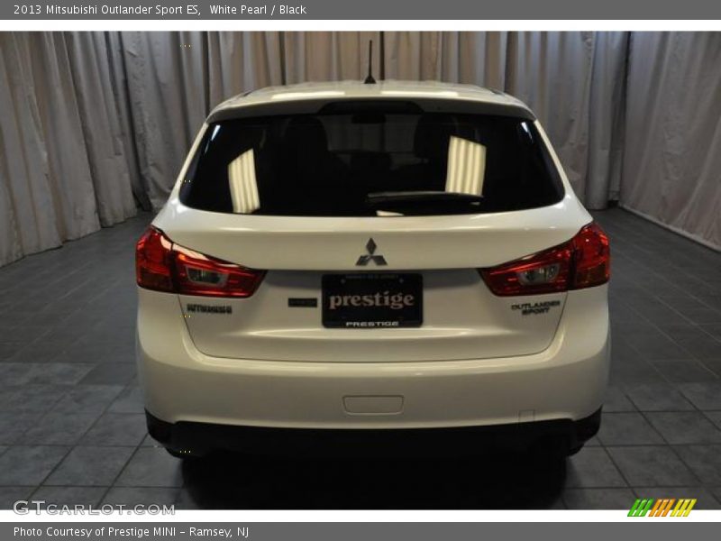 White Pearl / Black 2013 Mitsubishi Outlander Sport ES