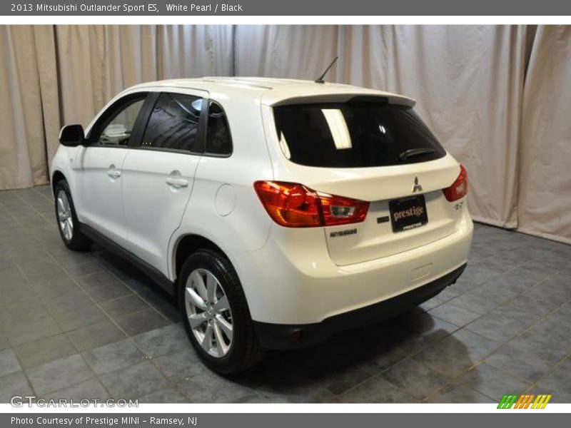 White Pearl / Black 2013 Mitsubishi Outlander Sport ES
