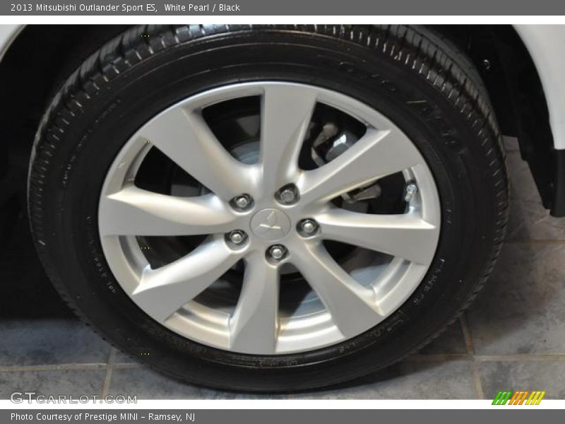 White Pearl / Black 2013 Mitsubishi Outlander Sport ES