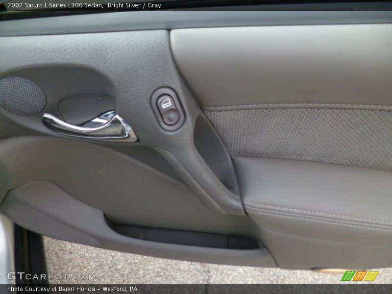 Bright Silver / Gray 2002 Saturn L Series L300 Sedan