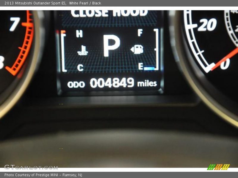 White Pearl / Black 2013 Mitsubishi Outlander Sport ES