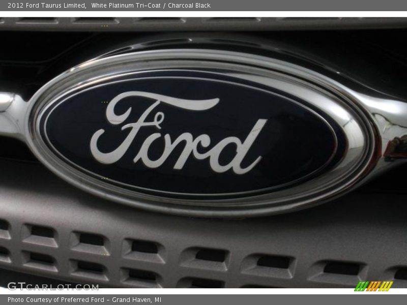 White Platinum Tri-Coat / Charcoal Black 2012 Ford Taurus Limited
