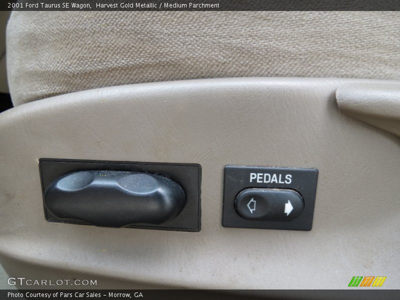 Controls of 2001 Taurus SE Wagon