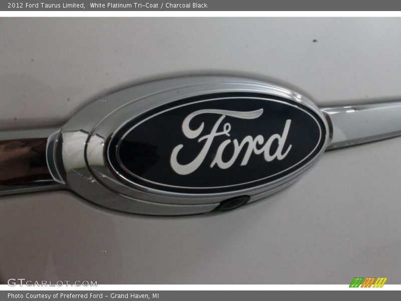White Platinum Tri-Coat / Charcoal Black 2012 Ford Taurus Limited