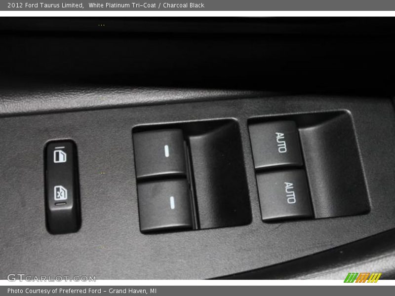White Platinum Tri-Coat / Charcoal Black 2012 Ford Taurus Limited