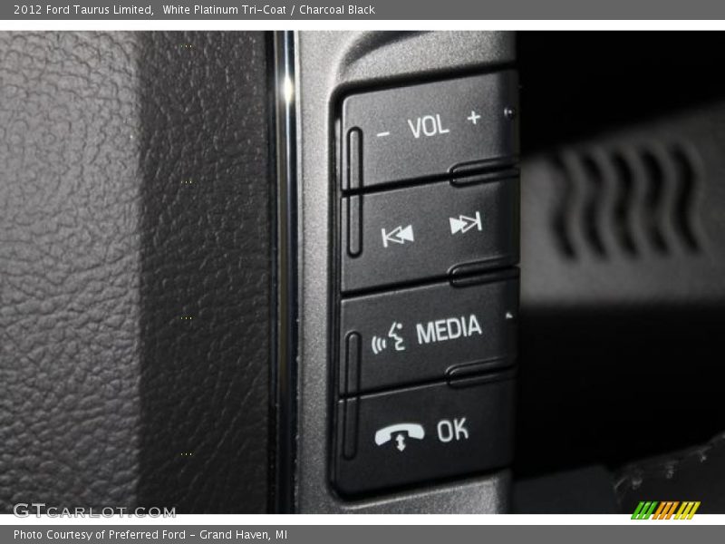 White Platinum Tri-Coat / Charcoal Black 2012 Ford Taurus Limited