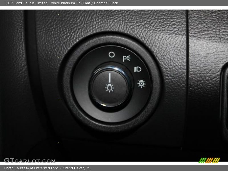 White Platinum Tri-Coat / Charcoal Black 2012 Ford Taurus Limited