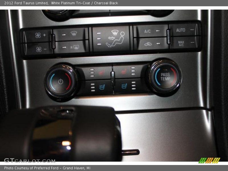 White Platinum Tri-Coat / Charcoal Black 2012 Ford Taurus Limited