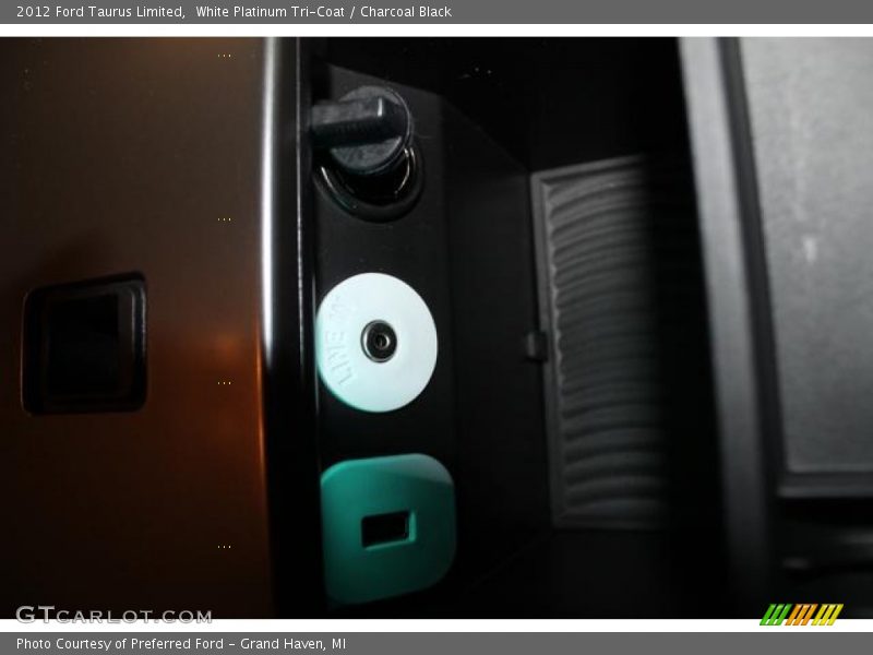 White Platinum Tri-Coat / Charcoal Black 2012 Ford Taurus Limited