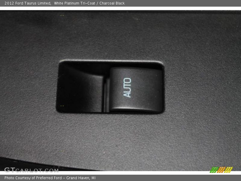 White Platinum Tri-Coat / Charcoal Black 2012 Ford Taurus Limited