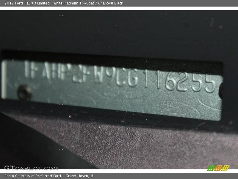 White Platinum Tri-Coat / Charcoal Black 2012 Ford Taurus Limited