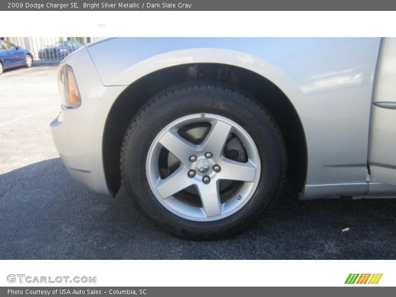 Bright Silver Metallic / Dark Slate Gray 2009 Dodge Charger SE