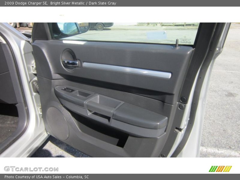 Bright Silver Metallic / Dark Slate Gray 2009 Dodge Charger SE