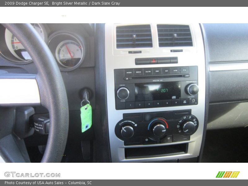 Bright Silver Metallic / Dark Slate Gray 2009 Dodge Charger SE