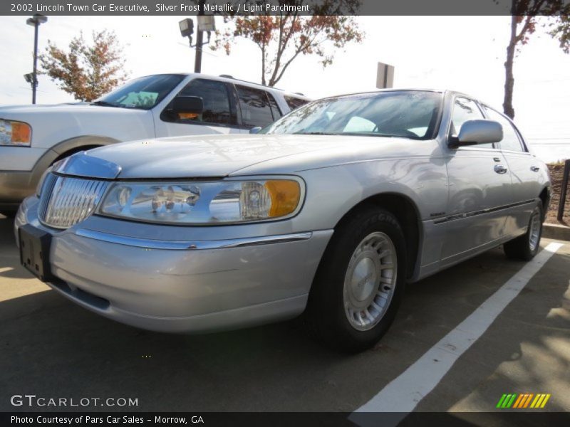 Silver Frost Metallic / Light Parchment 2002 Lincoln Town Car Executive