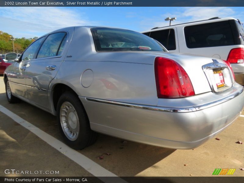 Silver Frost Metallic / Light Parchment 2002 Lincoln Town Car Executive