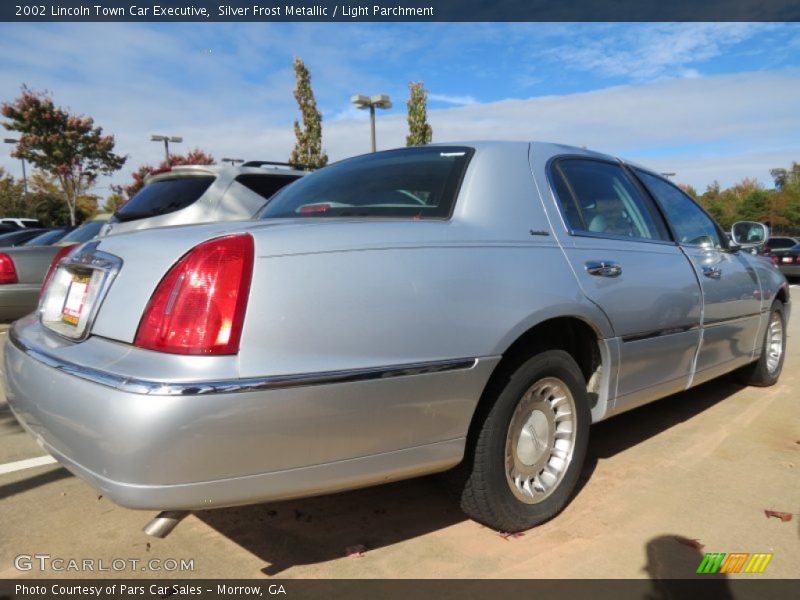 Silver Frost Metallic / Light Parchment 2002 Lincoln Town Car Executive