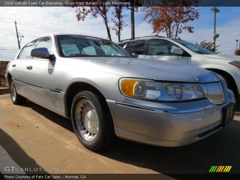 Silver Frost Metallic / Light Parchment 2002 Lincoln Town Car Executive