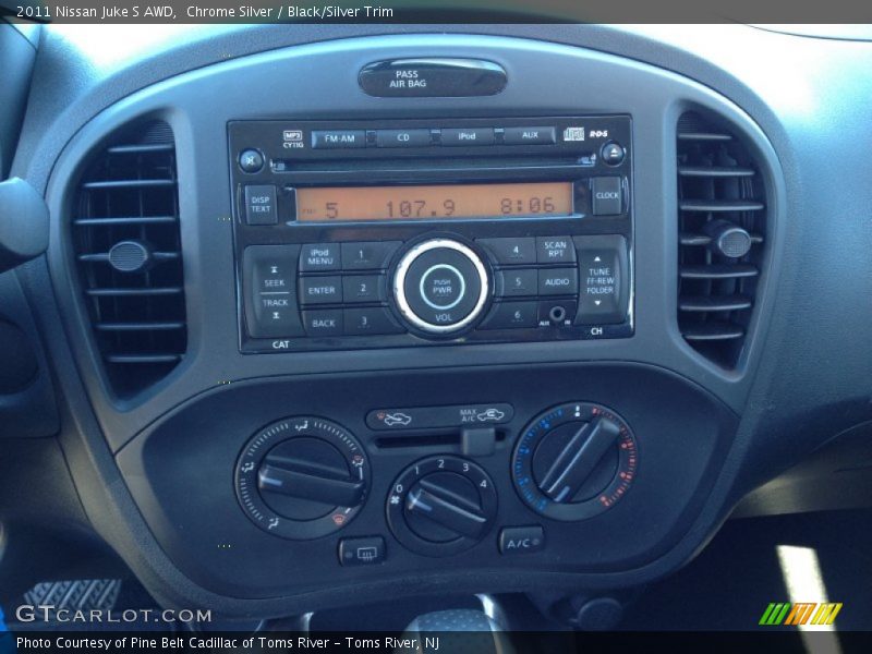 Chrome Silver / Black/Silver Trim 2011 Nissan Juke S AWD