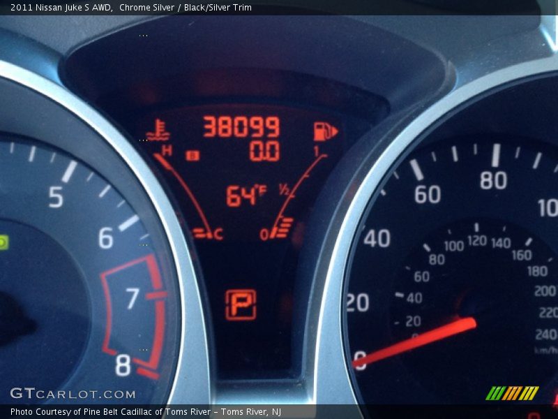 Chrome Silver / Black/Silver Trim 2011 Nissan Juke S AWD