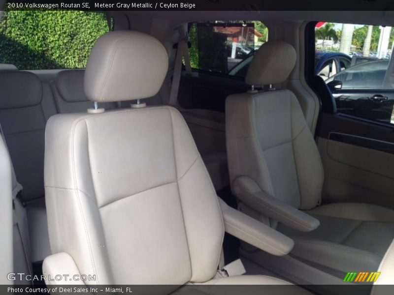 Meteor Gray Metallic / Ceylon Beige 2010 Volkswagen Routan SE