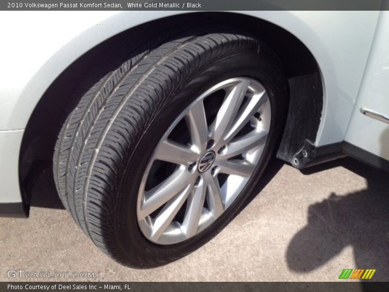 White Gold Metallic / Black 2010 Volkswagen Passat Komfort Sedan