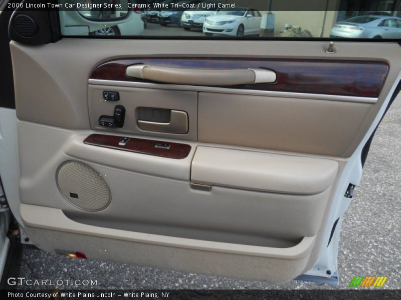 Ceramic White Tri-Coat / Light Camel 2006 Lincoln Town Car Designer Series