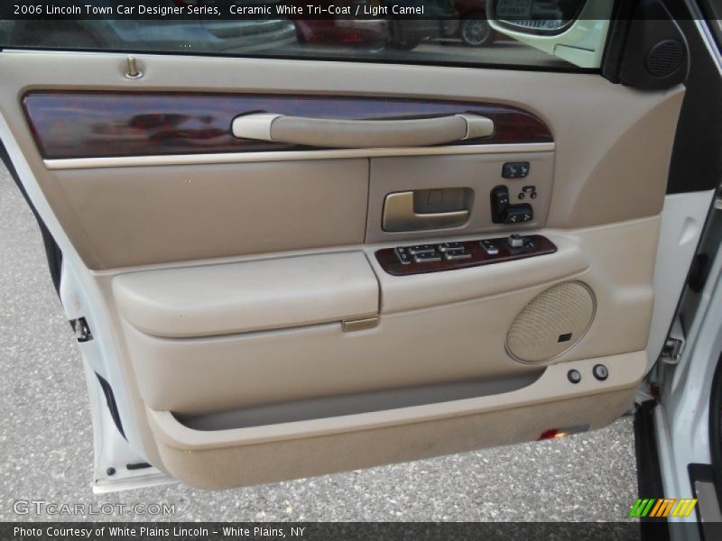 Ceramic White Tri-Coat / Light Camel 2006 Lincoln Town Car Designer Series