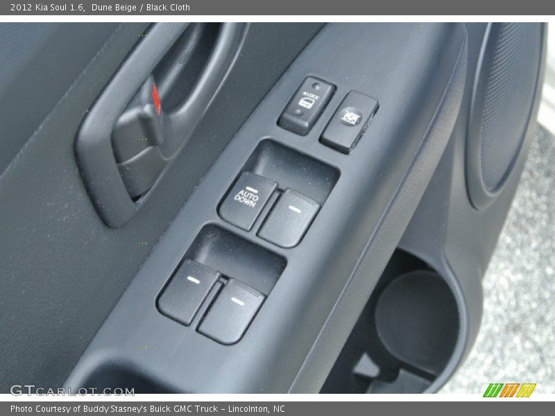 Dune Beige / Black Cloth 2012 Kia Soul 1.6