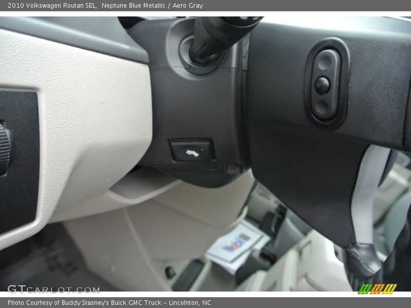 Neptune Blue Metallic / Aero Gray 2010 Volkswagen Routan SEL